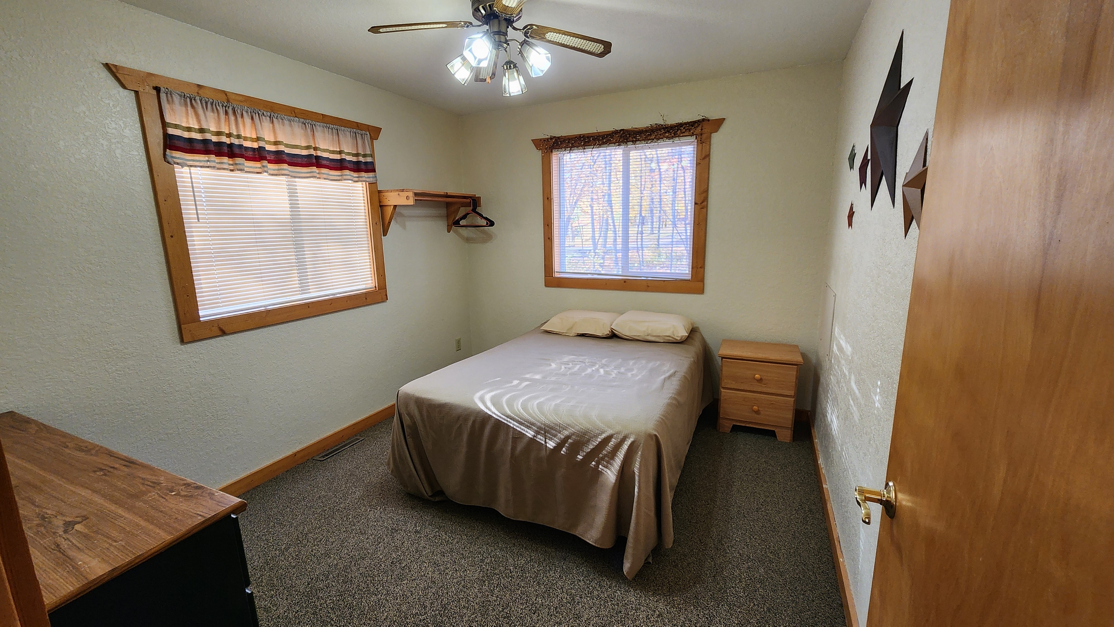 2nd floor bedroom with queen sized bed.